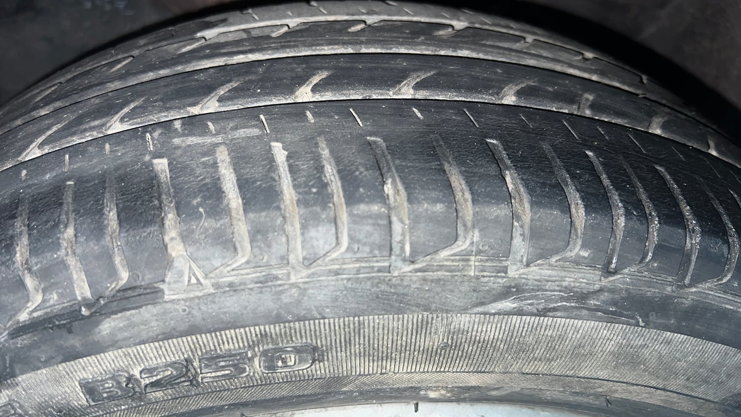 Used 2015 Honda City V Petrol Manual tyres LEFT FRONT TYRE TREAD VIEW