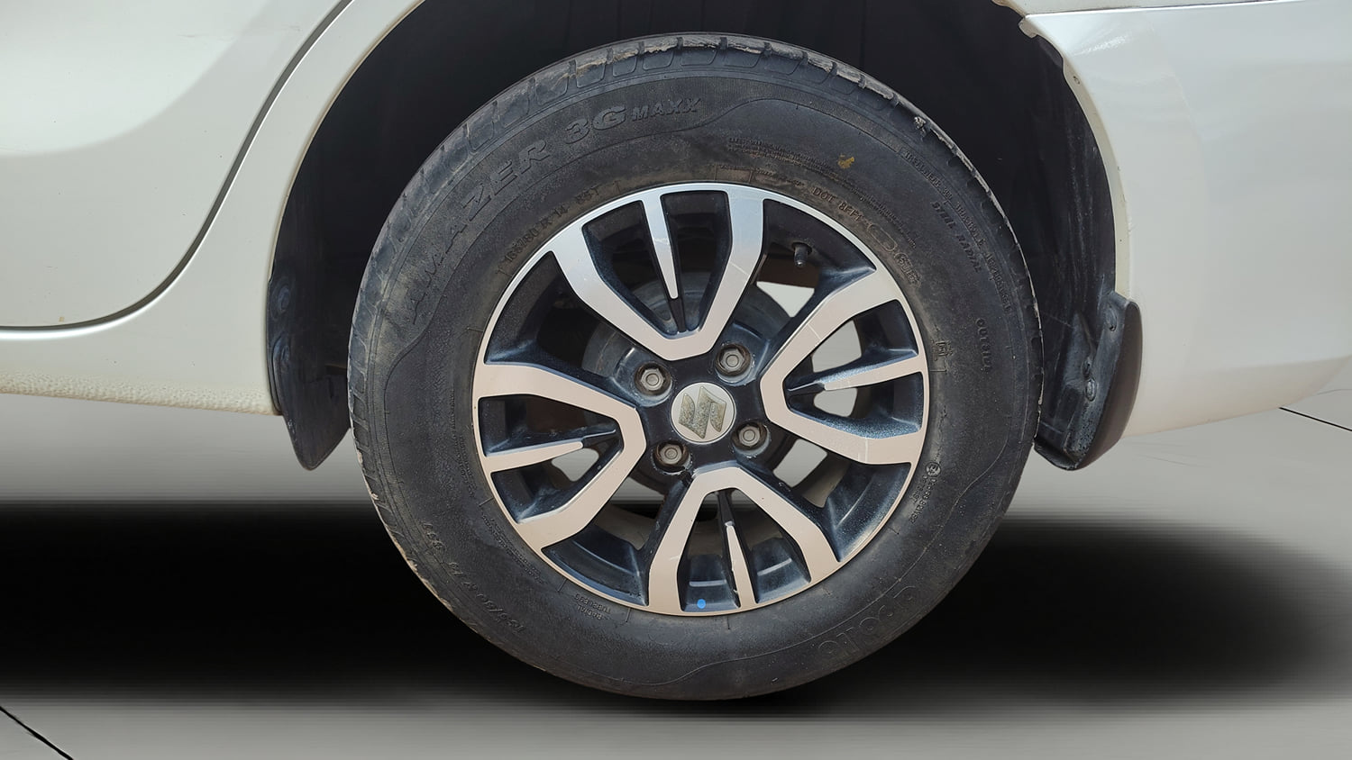 Used 2020 Maruti Suzuki Dzire VXi AMT Petrol Automatic tyres LEFT REAR TYRE RIM VIEW