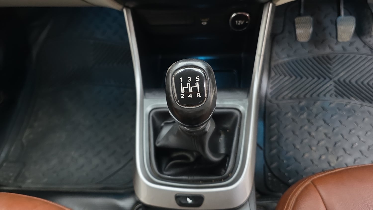 Used 2023 Tata Altroz XZ Diesel Diesel Manual interior GEAR  KNOB VIEW