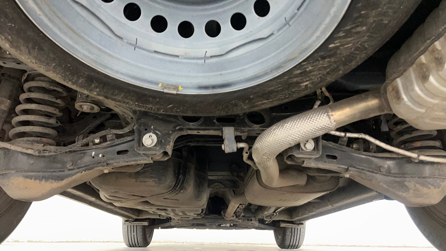Used 2024 Mahindra XUV700 AX7 Luxury Pack Petrol AT 7 STR Petrol Automatic extra REAR UNDERBODY VIEW (TAKEN FROM REAR)