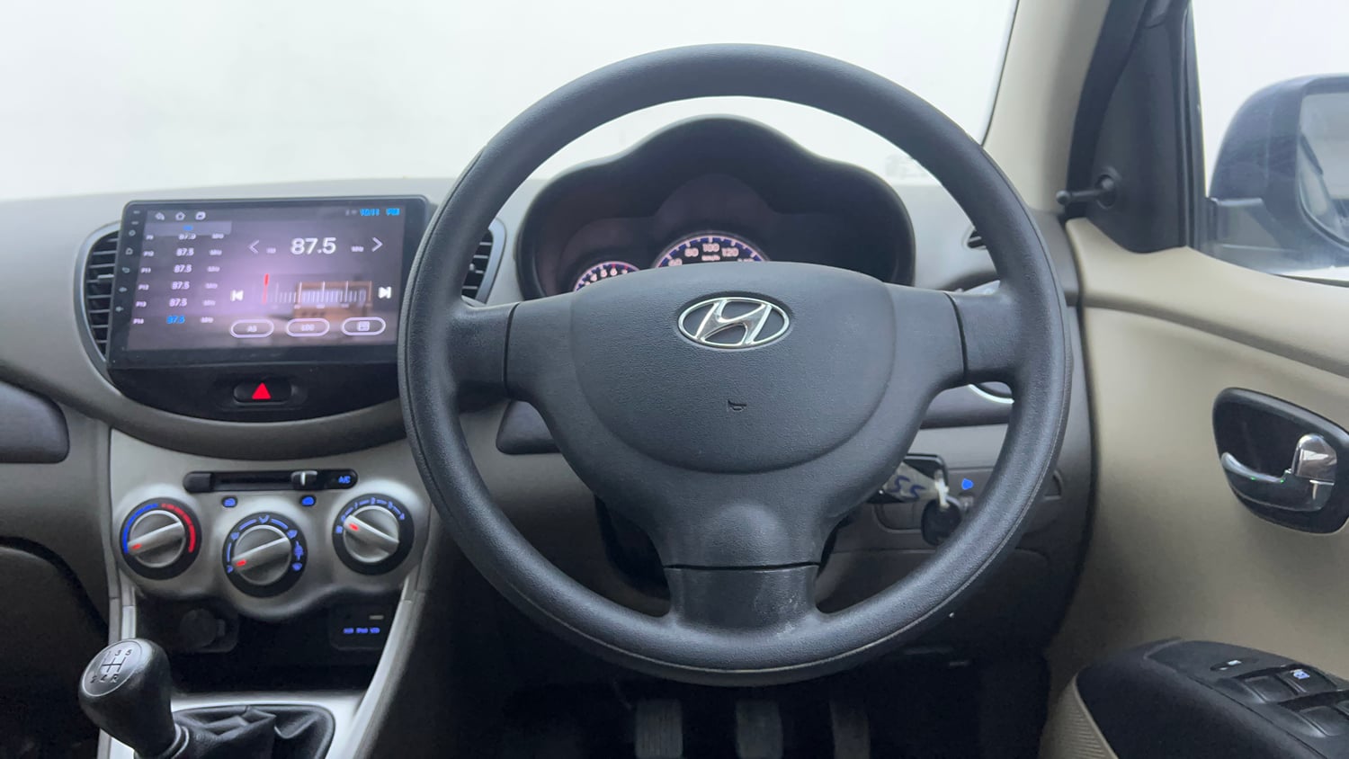 Used 2016 Hyundai i10 Sportz 1.1 iRDE2 Petrol Manual interior STEERING VIEW