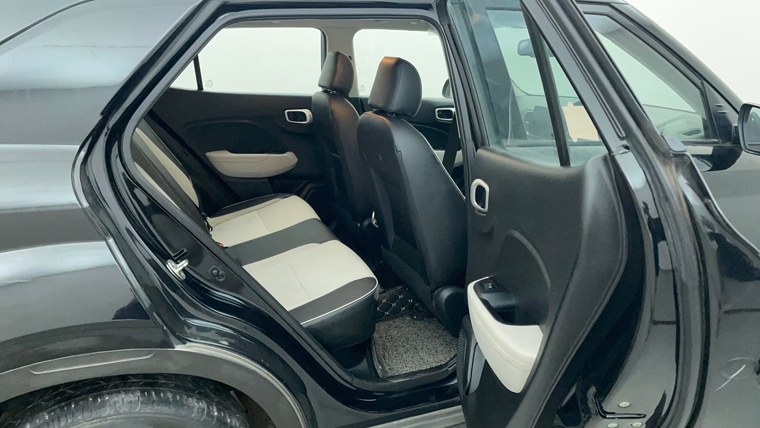 Used 2024 Hyundai Venue SX (O) 1.0 Turbo DCT Petrol Automatic interior RIGHT SIDE REAR DOOR CABIN VIEW