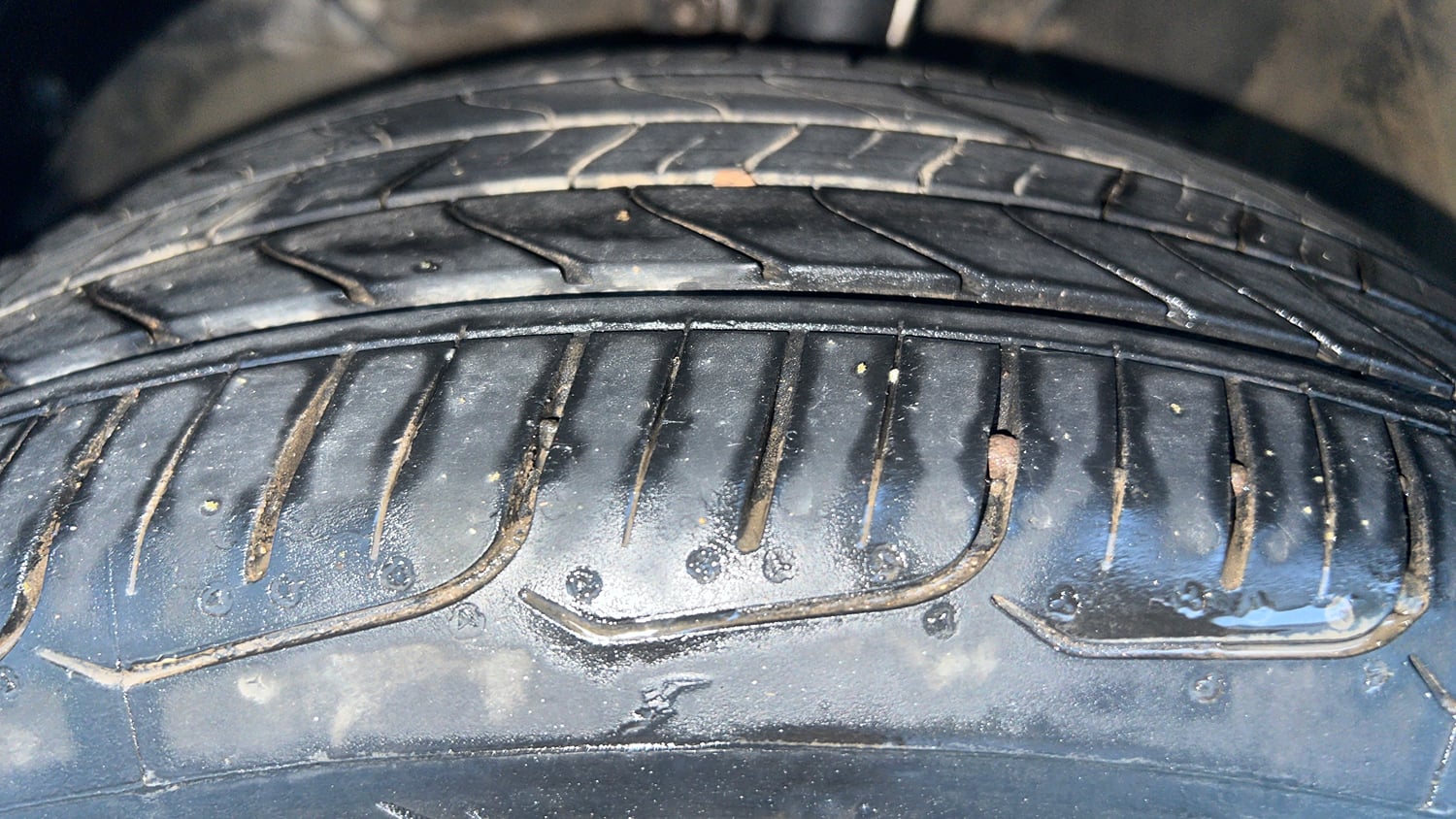 Used 2018 Maruti Suzuki Baleno Alpha 1.2 Petrol Manual tyres LEFT FRONT TYRE TREAD VIEW