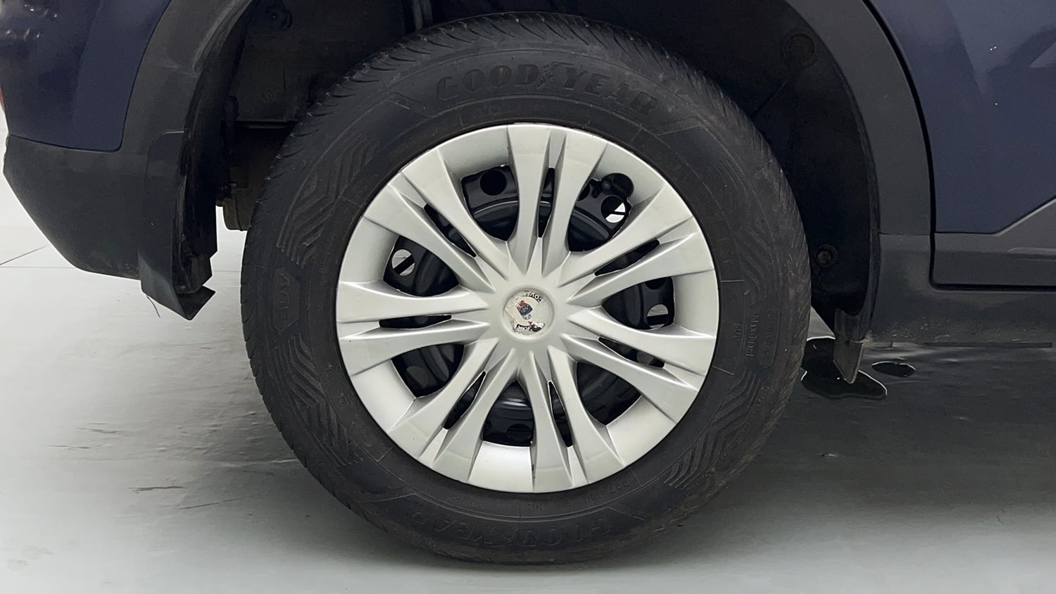 Used 2019 hyundai Venue S 1.0 AT Turbo Petrol Petrol Automatic tyres RIGHT REAR TYRE RIM VIEW