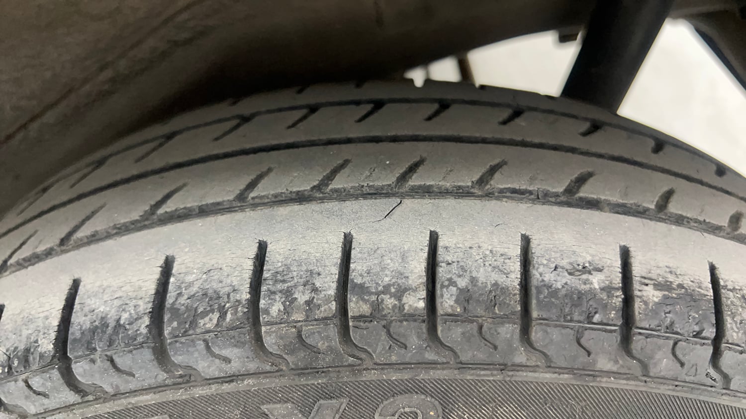 Used 2015 Maruti Suzuki Wagon R LXI CNG Cng Manual tyres LEFT REAR TYRE TREAD VIEW