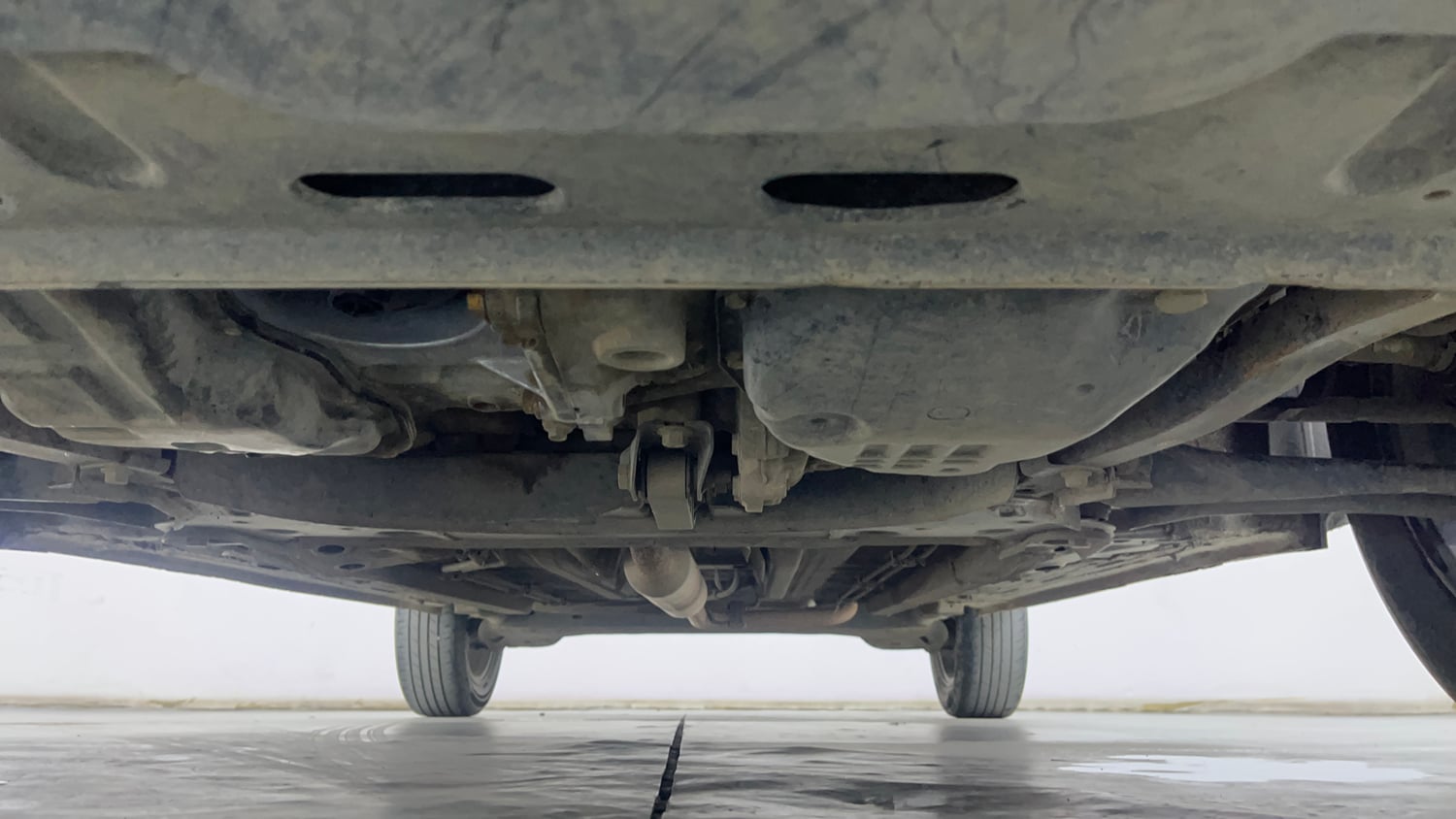Used 2021 Renault Kiger RXZ Turbo CVT Dual Tone Petrol Automatic extra FRONT LEFT UNDERBODY VIEW