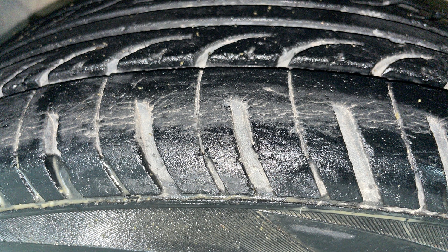 Used 2016 Hyundai Grand i10 Sportz 1.2 Kappa VTVT Petrol Manual tyres LEFT FRONT TYRE TREAD VIEW