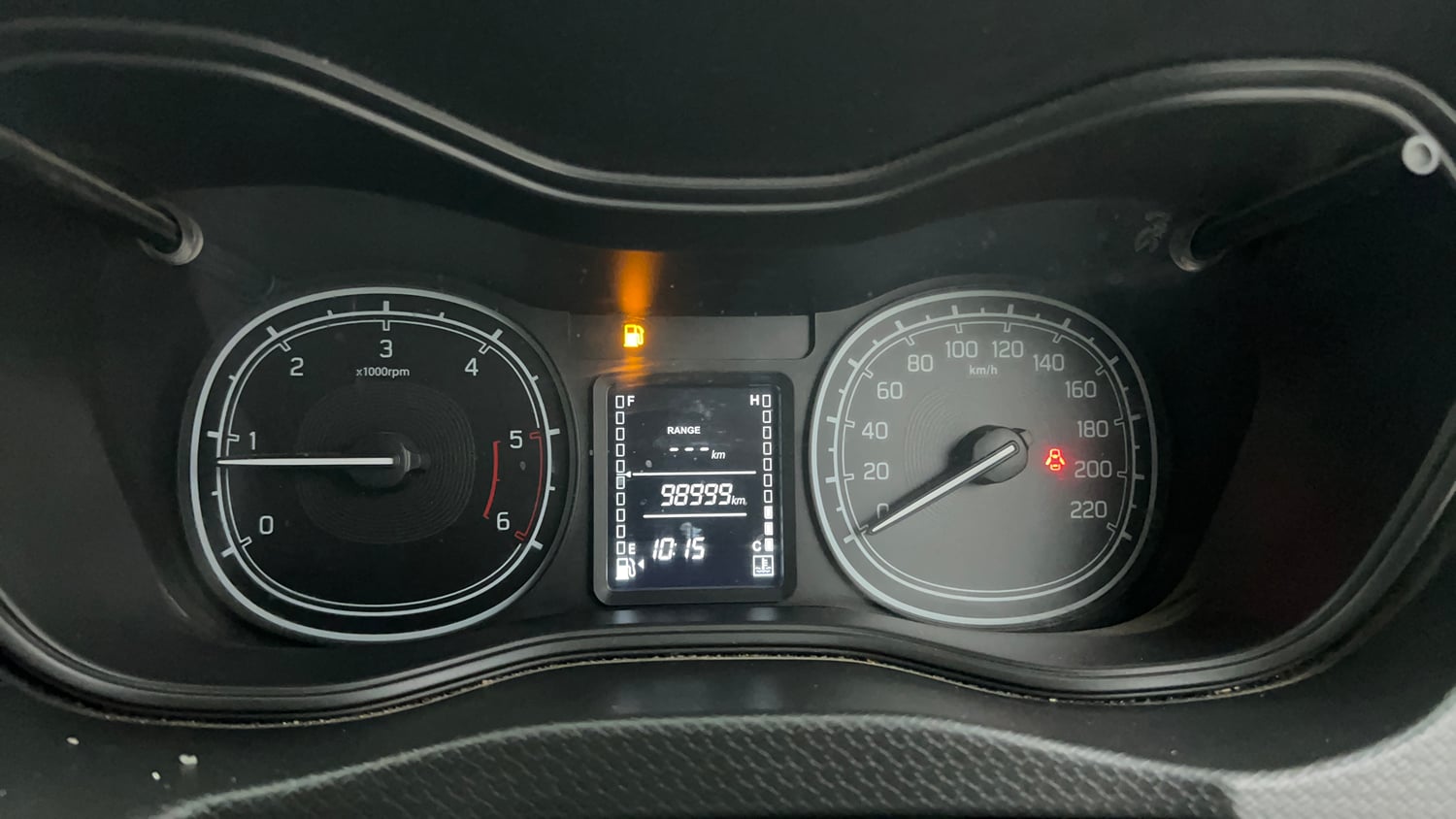 Used 2017 Maruti Suzuki Vitara Brezza [2016-2020] VDi Diesel Manual interior CLUSTERMETER VIEW
