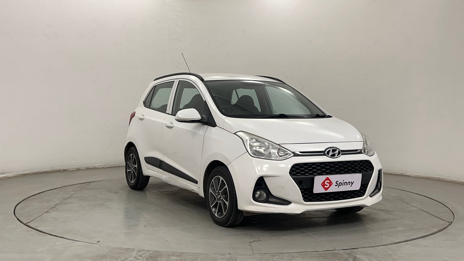 Used 2018 Hyundai Grand i10 Sportz (O) AT 1.2 Kappa VTVT Petrol Automatic exterior RIGHT FRONT CORNER VIEW
