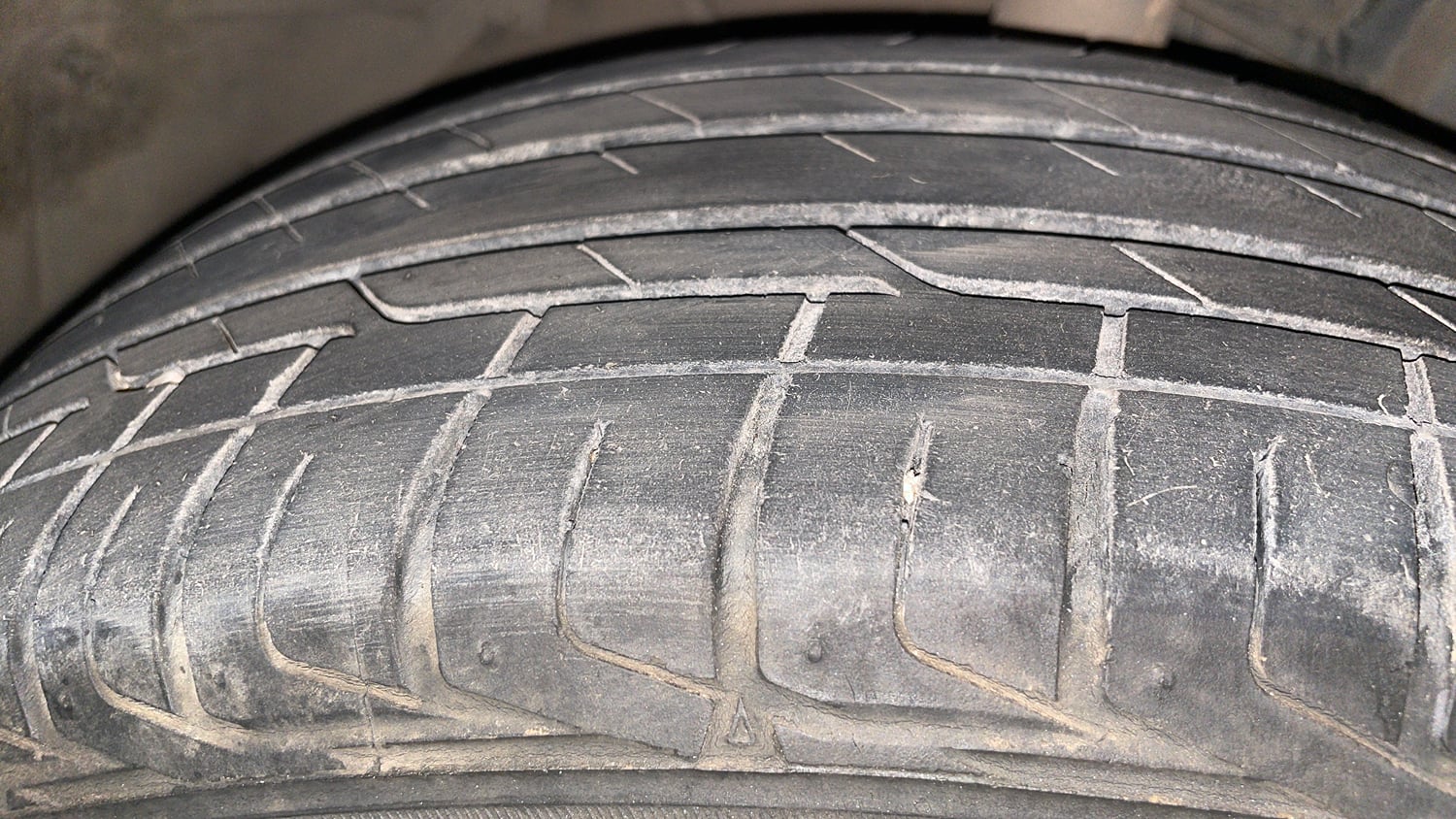 Used 2022 Tata Nexon XZA Plus (Premium) Dark Edition Petrol Automatic tyres RIGHT FRONT TYRE TREAD VIEW