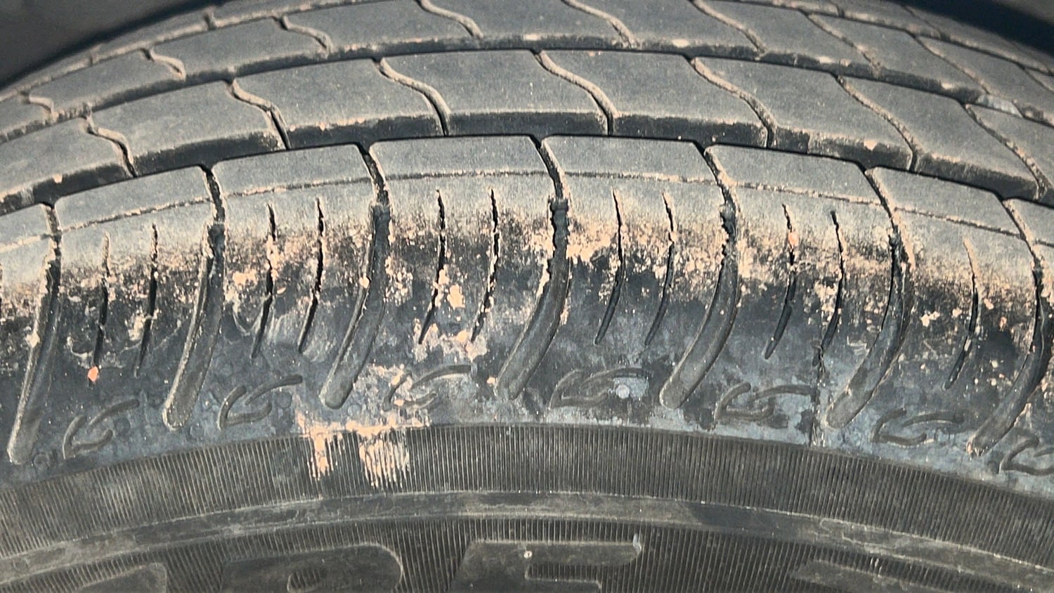 Used 2021 Tata Tiago XE Petrol Manual tyres RIGHT REAR TYRE TREAD VIEW