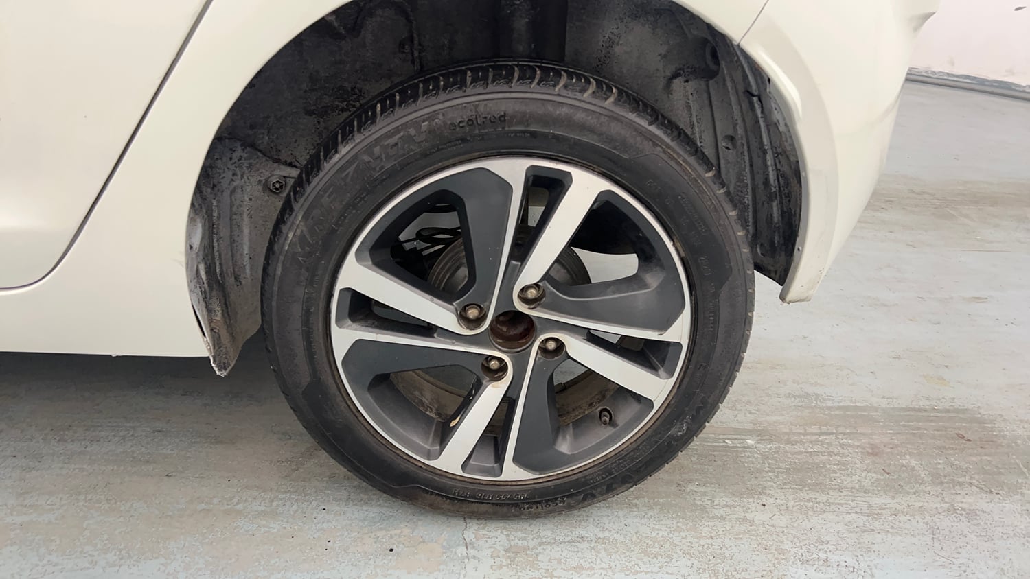 Used 2021 Tata Altroz XZ Plus i-Turbo Petrol Petrol Manual tyres LEFT REAR TYRE RIM VIEW