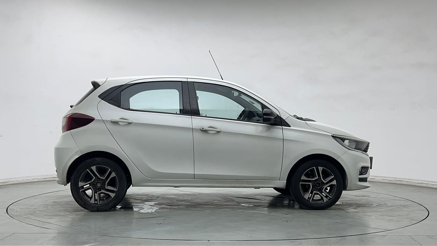 Used 2020 Tata Tiago XZA Plus Petrol Automatic exterior RIGHT SIDE VIEW