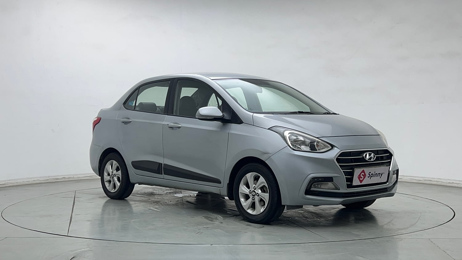 Used 2019 Hyundai Xcent SX Petrol Manual exterior RIGHT FRONT CORNER VIEW