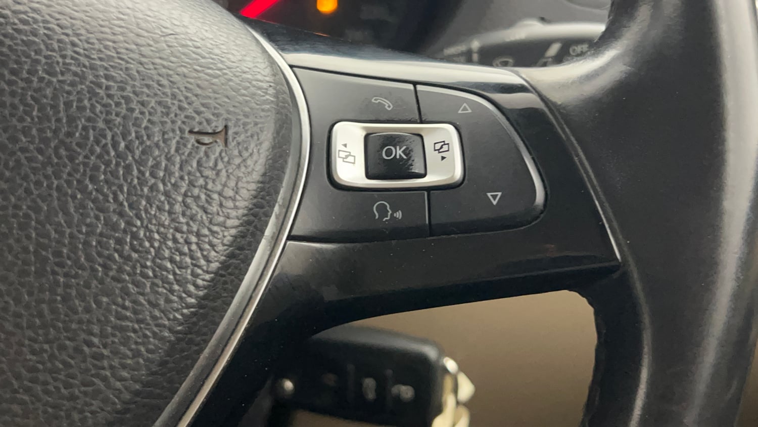Used 2018 Volkswagen Ameo Highline1.2L Plus (P) 16 Alloy Petrol Manual top_features Cruise control