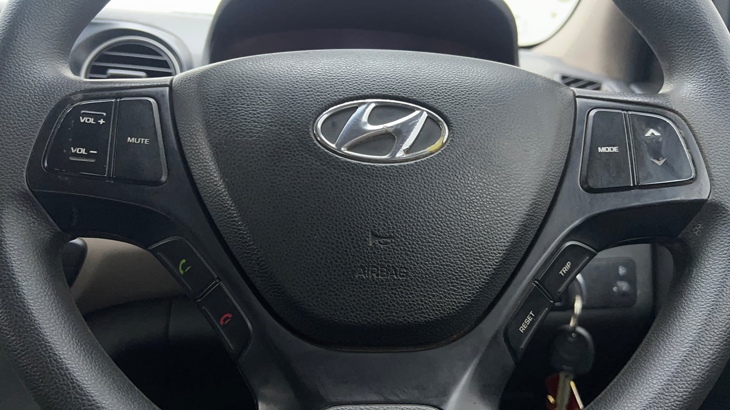 Used 2016 Hyundai Xcent S 1.2 Petrol Manual top_features Airbags