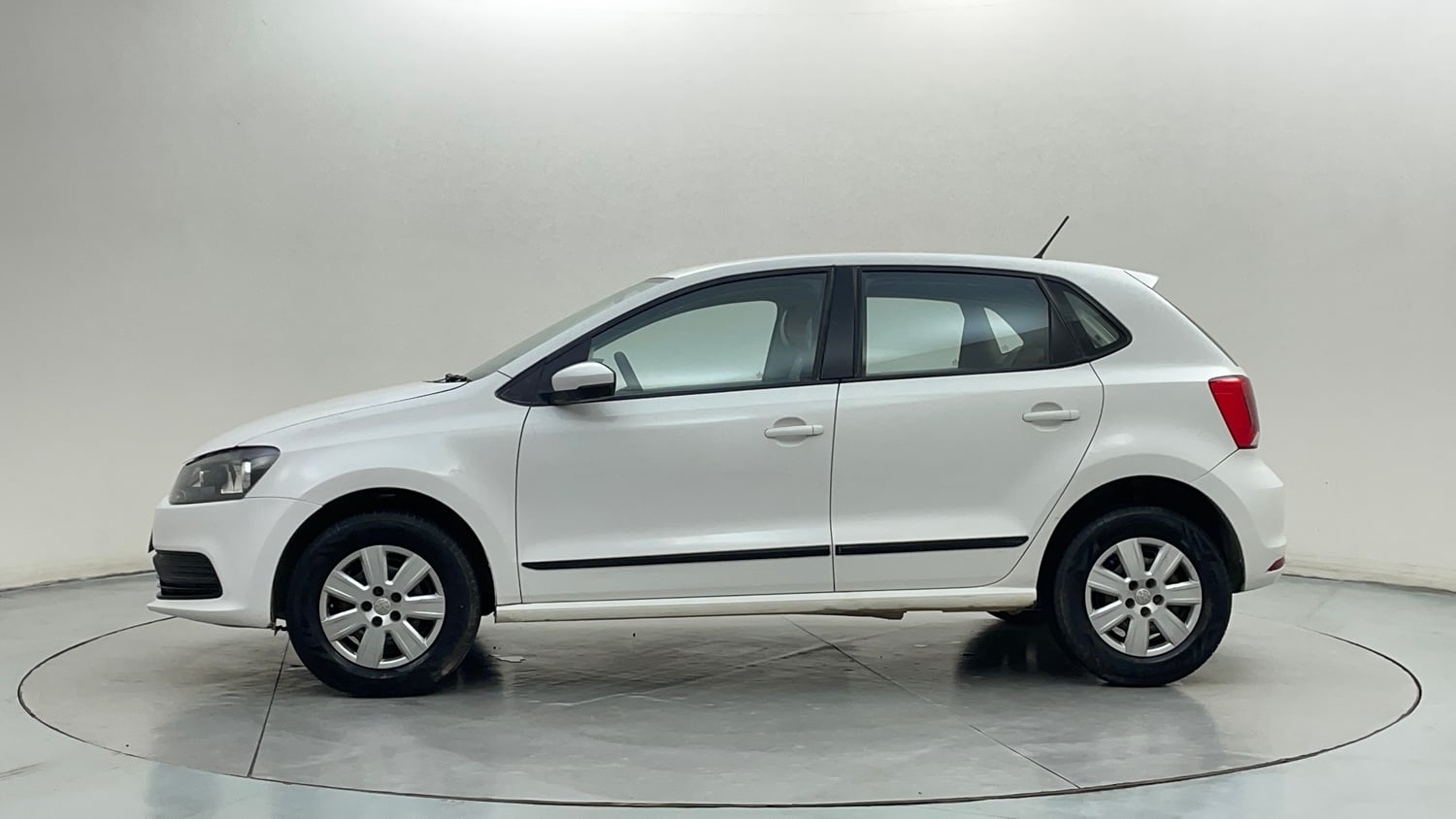 Used 2015 Volkswagen Polo Trendline 1.2L (P) Petrol Manual exterior LEFT SIDE VIEW