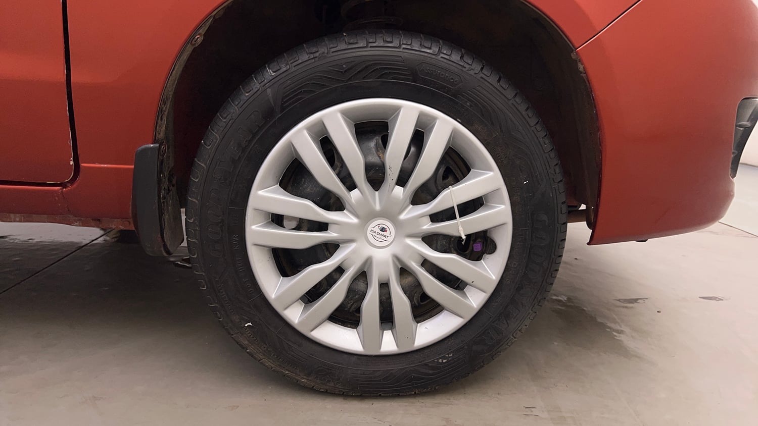 Used 2013 Maruti Suzuki Alto K10 VXi Petrol Manual tyres RIGHT FRONT TYRE RIM VIEW