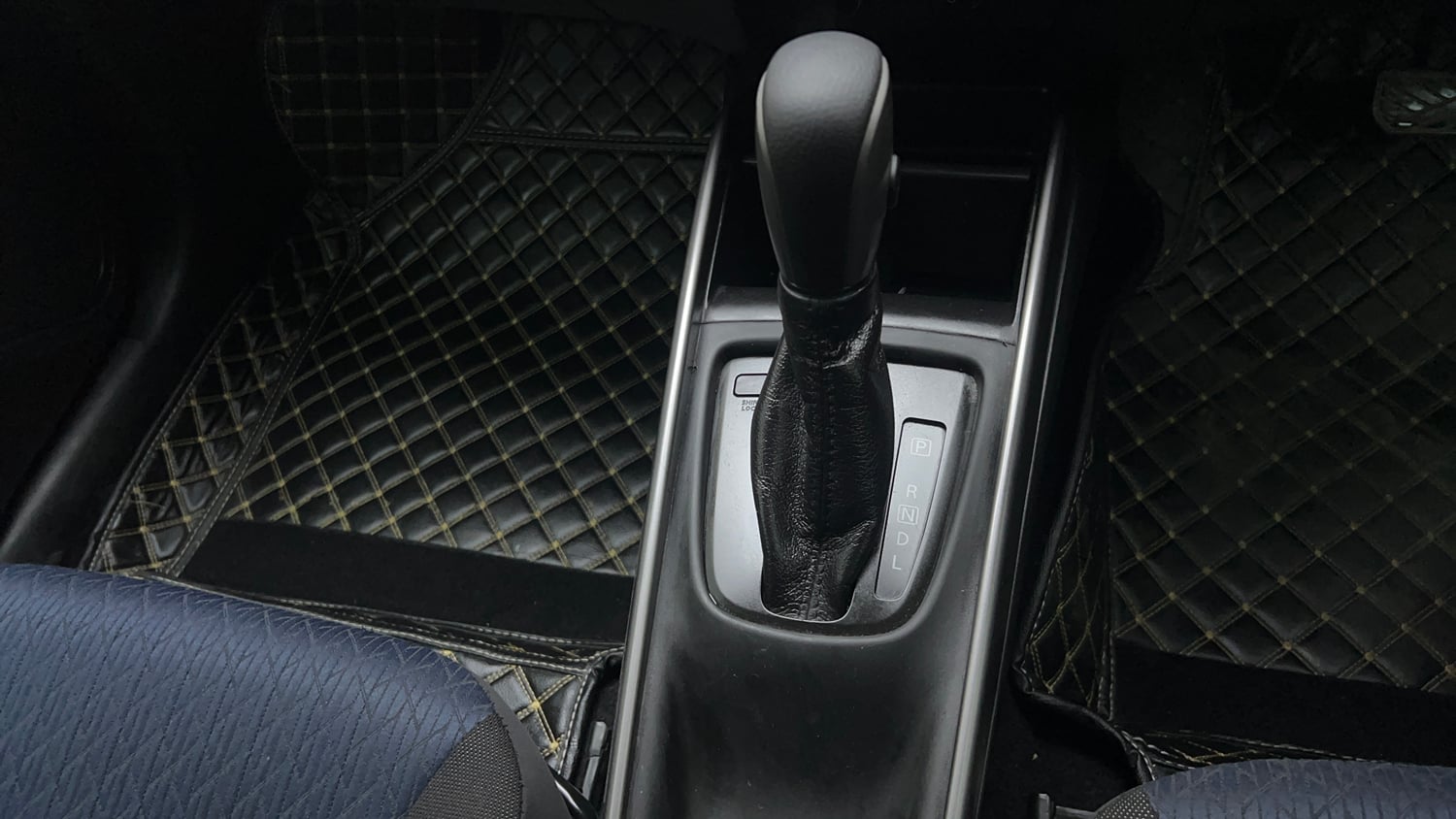 Used 2019 Toyota Glanza V CVT Petrol Automatic interior GEAR  KNOB VIEW