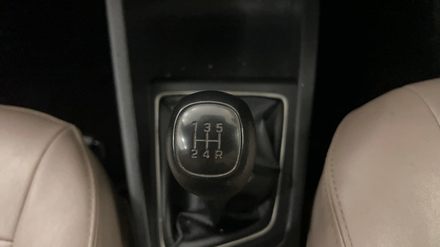 Used 2020 Hyundai Elite i20 Sportz Plus 1.2 Petrol Manual interior GEAR  KNOB VIEW
