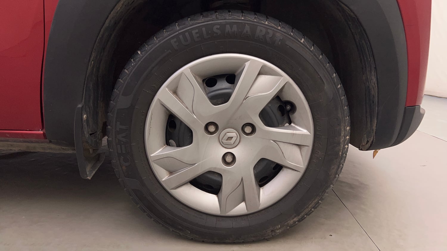 Used 2021 Renault Kwid RXT 1.0 AMT (O) Petrol Automatic tyres RIGHT FRONT TYRE RIM VIEW
