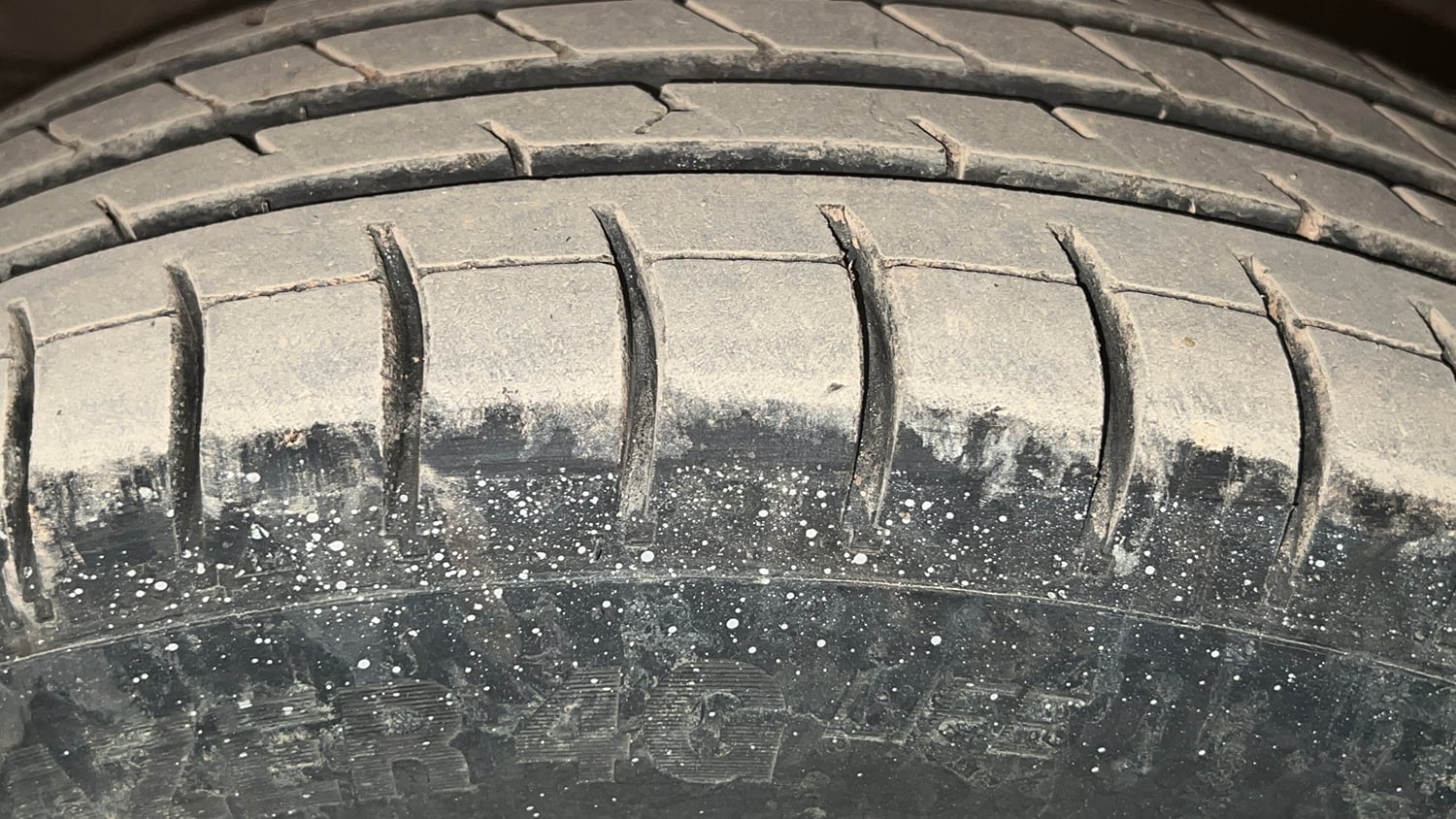 Used 2017 Hyundai Grand i10 Sportz (O) 1.2 Kappa VTVT Petrol Manual tyres LEFT FRONT TYRE TREAD VIEW