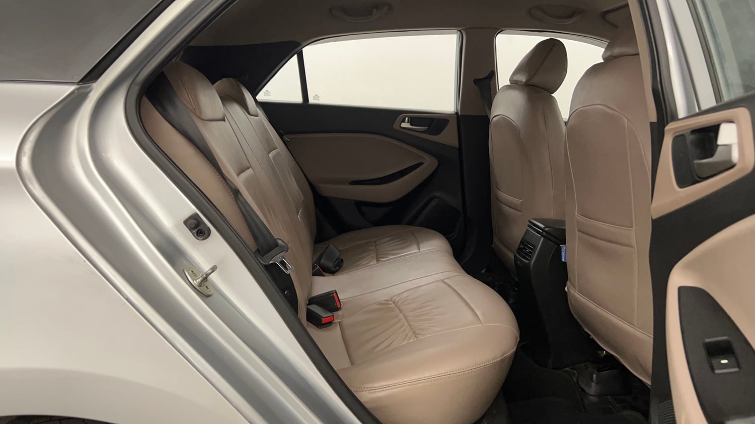Used 2020 Hyundai Elite i20 Sportz Plus 1.2 Petrol Manual interior RIGHT SIDE REAR DOOR CABIN VIEW