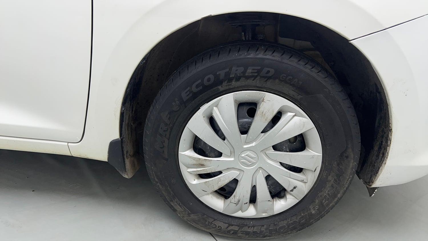 Used 2024 Maruti Suzuki Swift VXi (O) AMT Petrol Automatic tyres RIGHT FRONT TYRE RIM VIEW