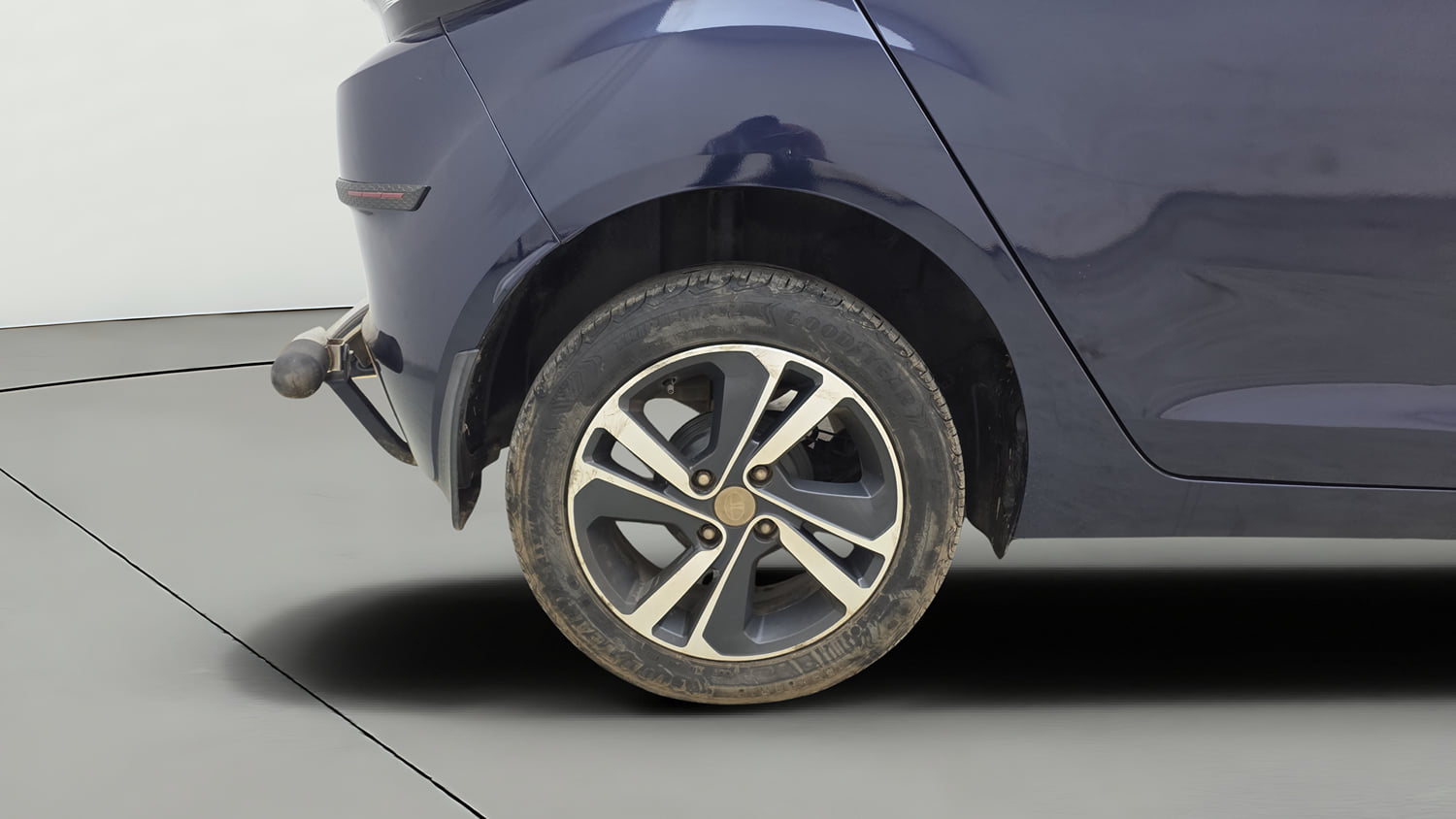 Used 2023 Tata Altroz XZ Diesel Diesel Manual tyres LEFT REAR TYRE RIM VIEW