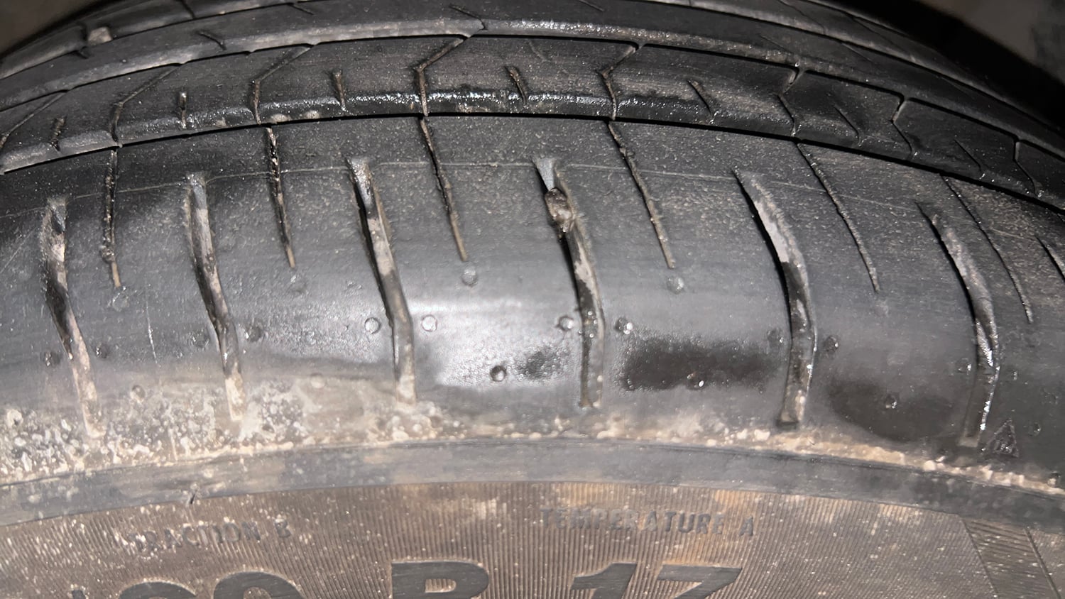 Used 2023 Hyundai Creta SX (O) 1.5 Petrol IVT Knight Petrol Automatic tyres RIGHT FRONT TYRE TREAD VIEW