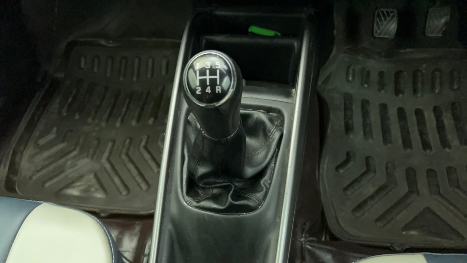 Used 2020 Maruti Suzuki Baleno Alpha Petrol Manual interior GEAR  KNOB VIEW