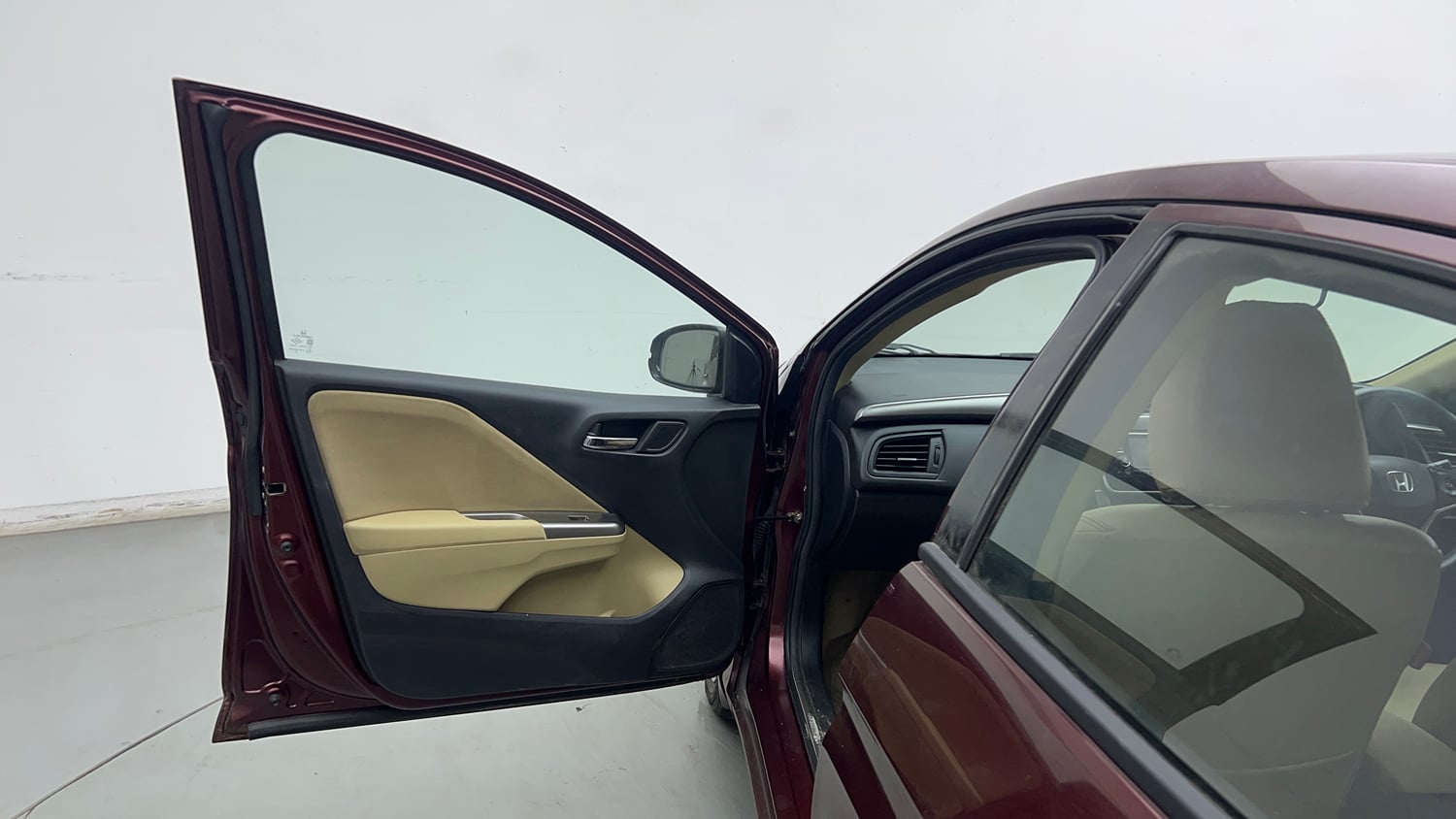 Used 2015 Honda City V Petrol Manual interior LEFT FRONT DOOR OPEN VIEW