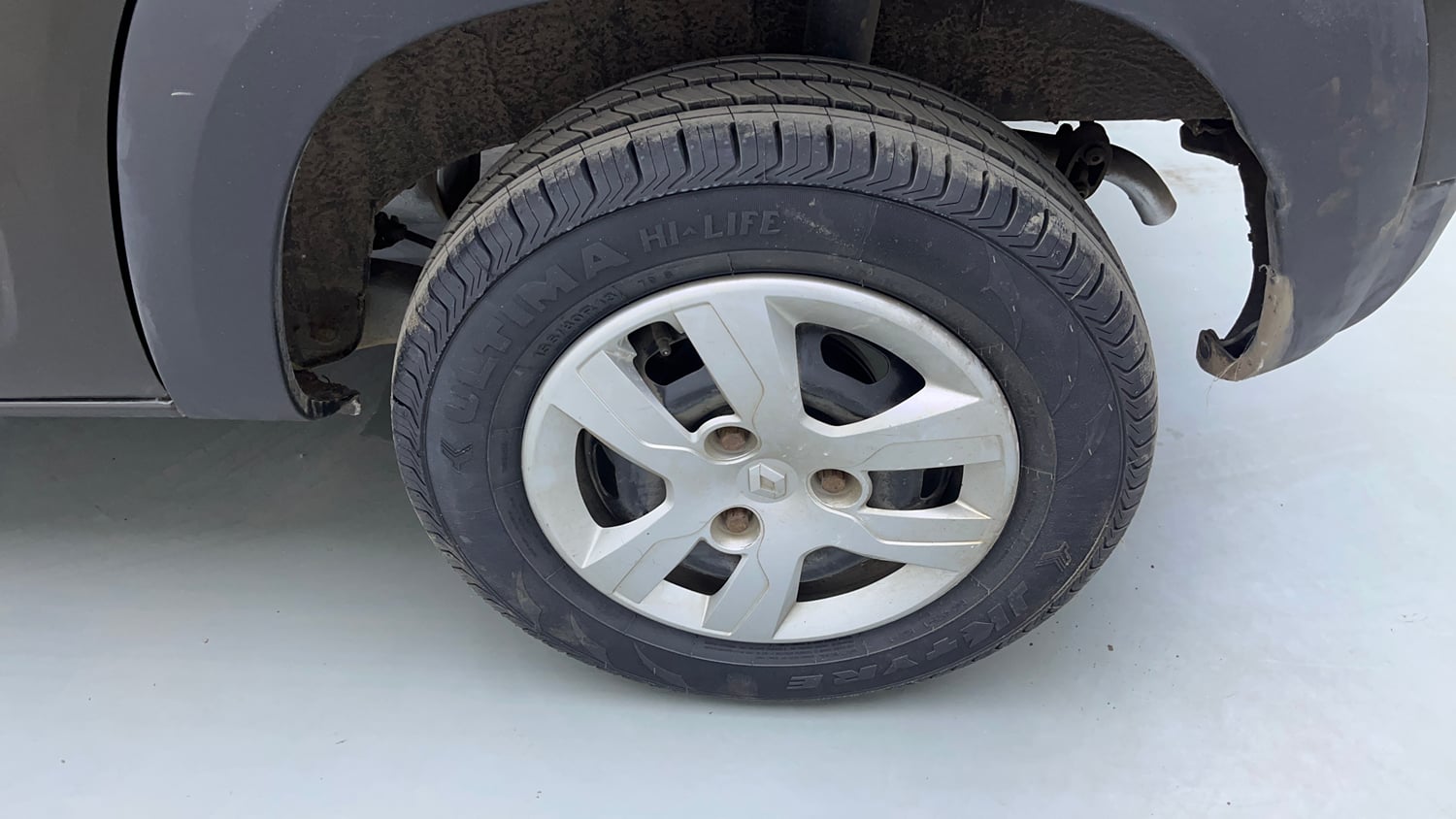 Used 2018 Renault Kwid 1.0 RXT AMT Petrol Automatic tyres LEFT REAR TYRE RIM VIEW