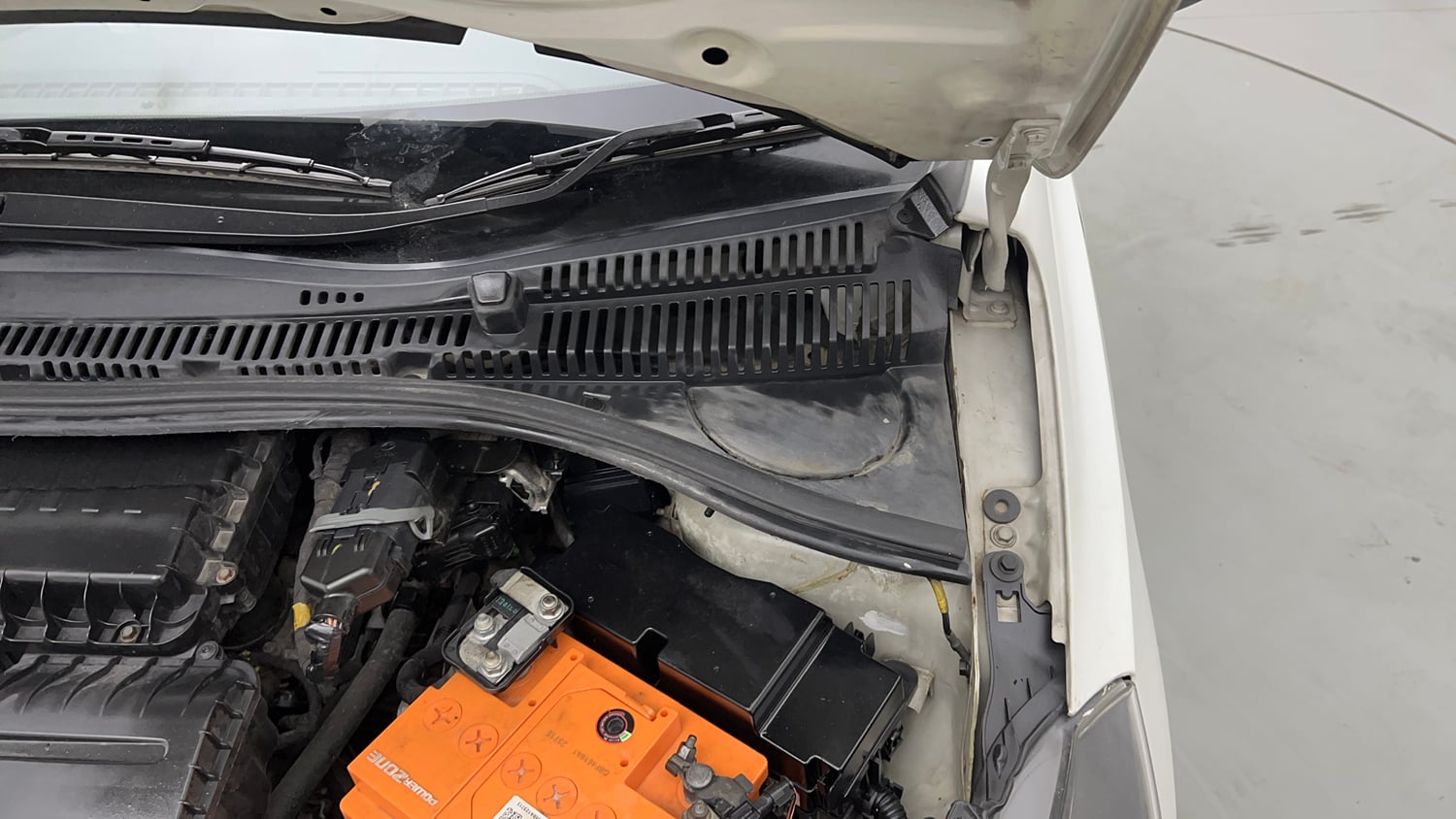 Used 2020 Tata Tiago XZA Plus Petrol Automatic engine ENGINE LEFT SIDE HINGE & APRON VIEW