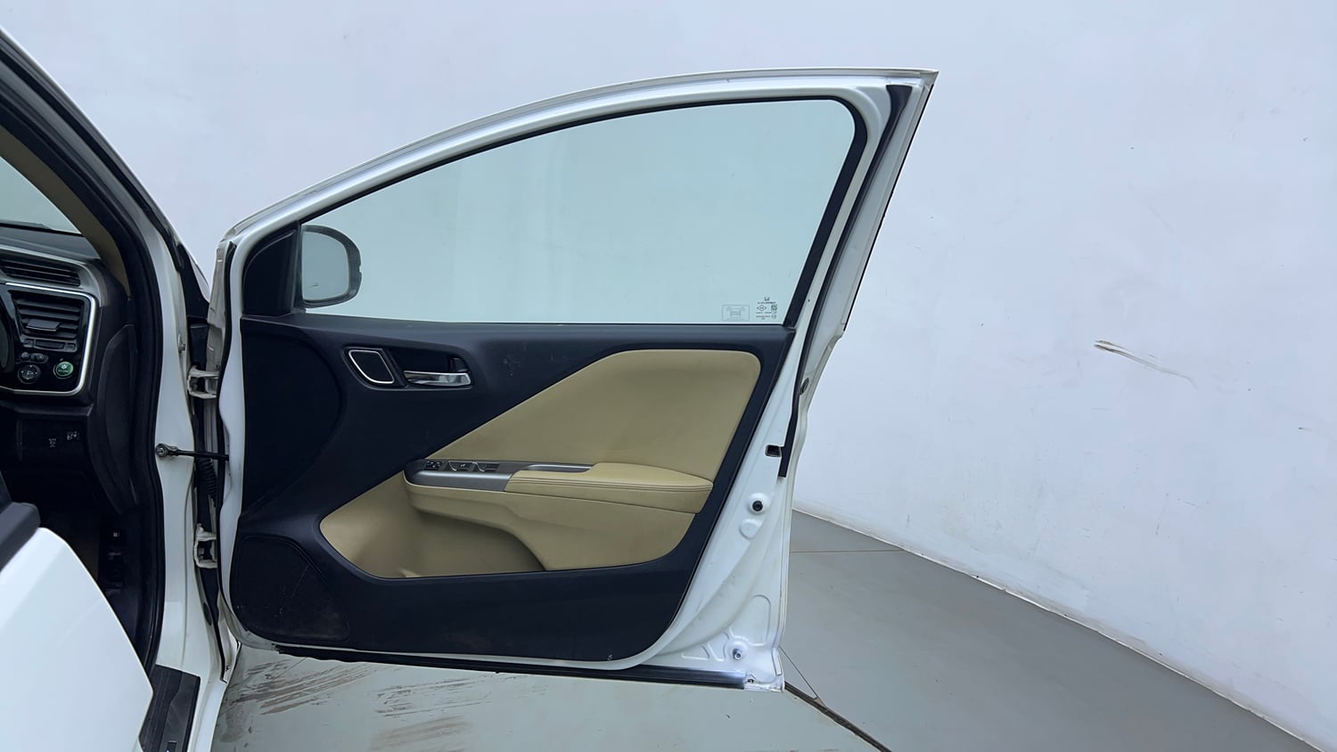 Used 2017 Honda City ZX CVT Petrol Petrol Automatic interior RIGHT FRONT DOOR OPEN VIEW