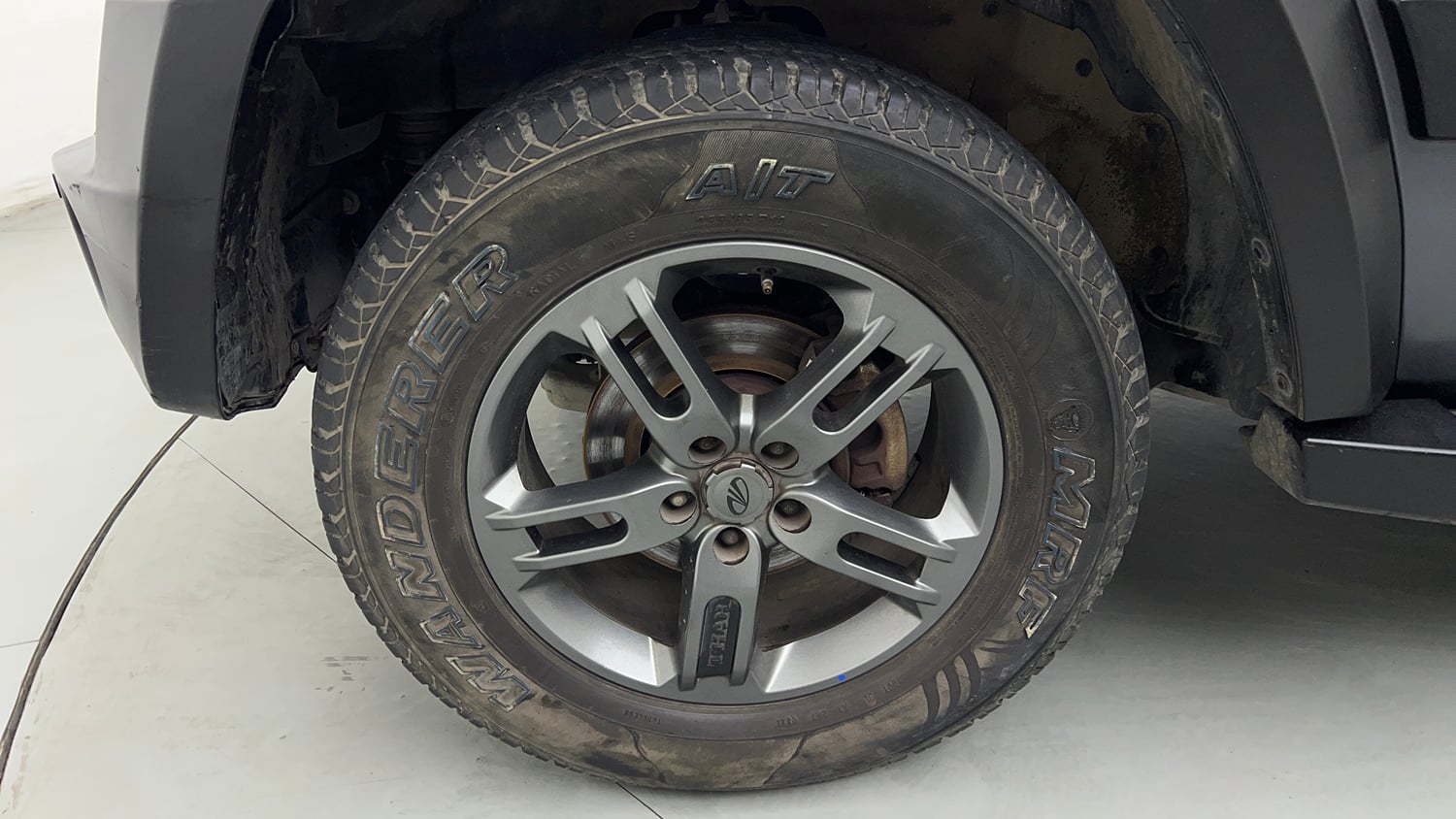 Used 2022 mahindra Thar LX Hard Top Petrol AT 4WD Petrol Automatic tyres LEFT FRONT TYRE RIM VIEW