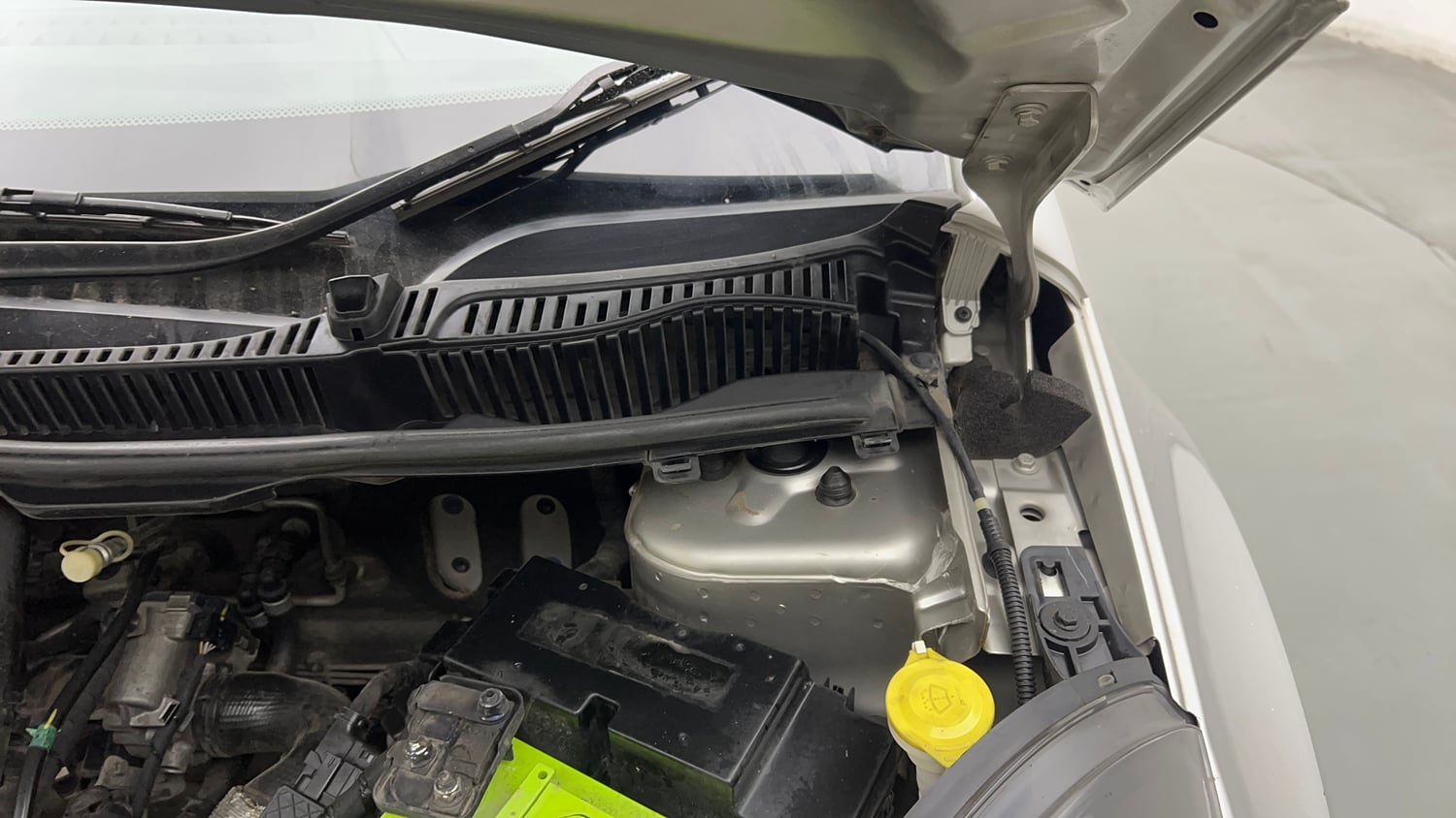 Used 2019 Tata Nexon XMA Petrol Petrol Automatic engine ENGINE LEFT SIDE HINGE & APRON VIEW