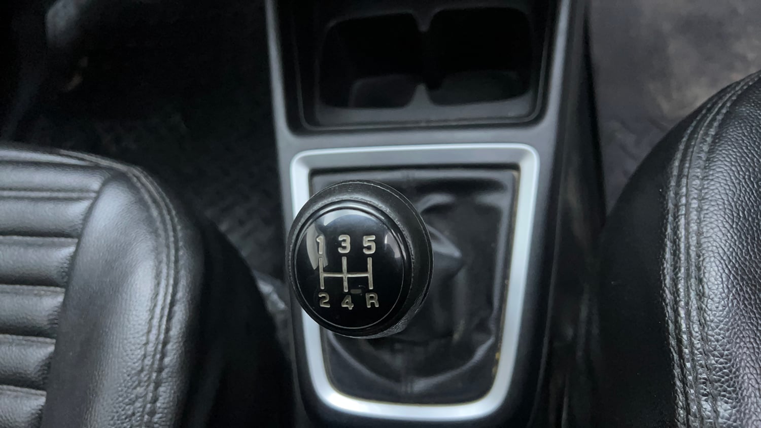 Used 2022 Maruti Suzuki Swift VXi Petrol Manual interior GEAR  KNOB VIEW
