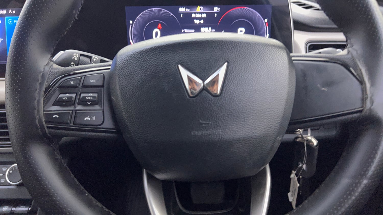 Used 2022 Mahindra XUV700 AX 5 Diesel AT 7 STR Diesel Automatic top_features Airbags