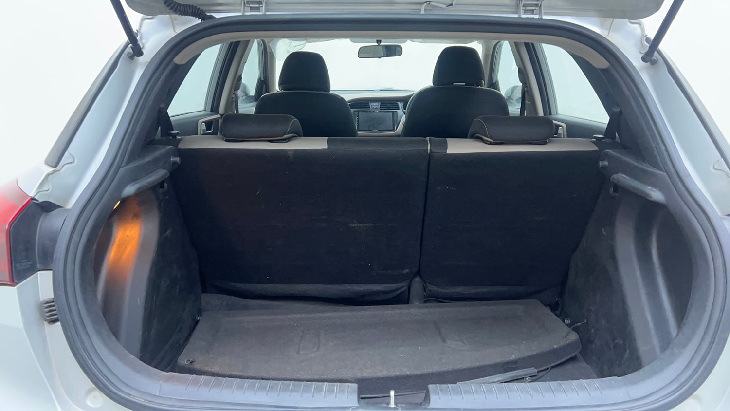 Used 2017 Hyundai Elite i20 Asta 1.2 Petrol Manual interior DICKY INSIDE VIEW