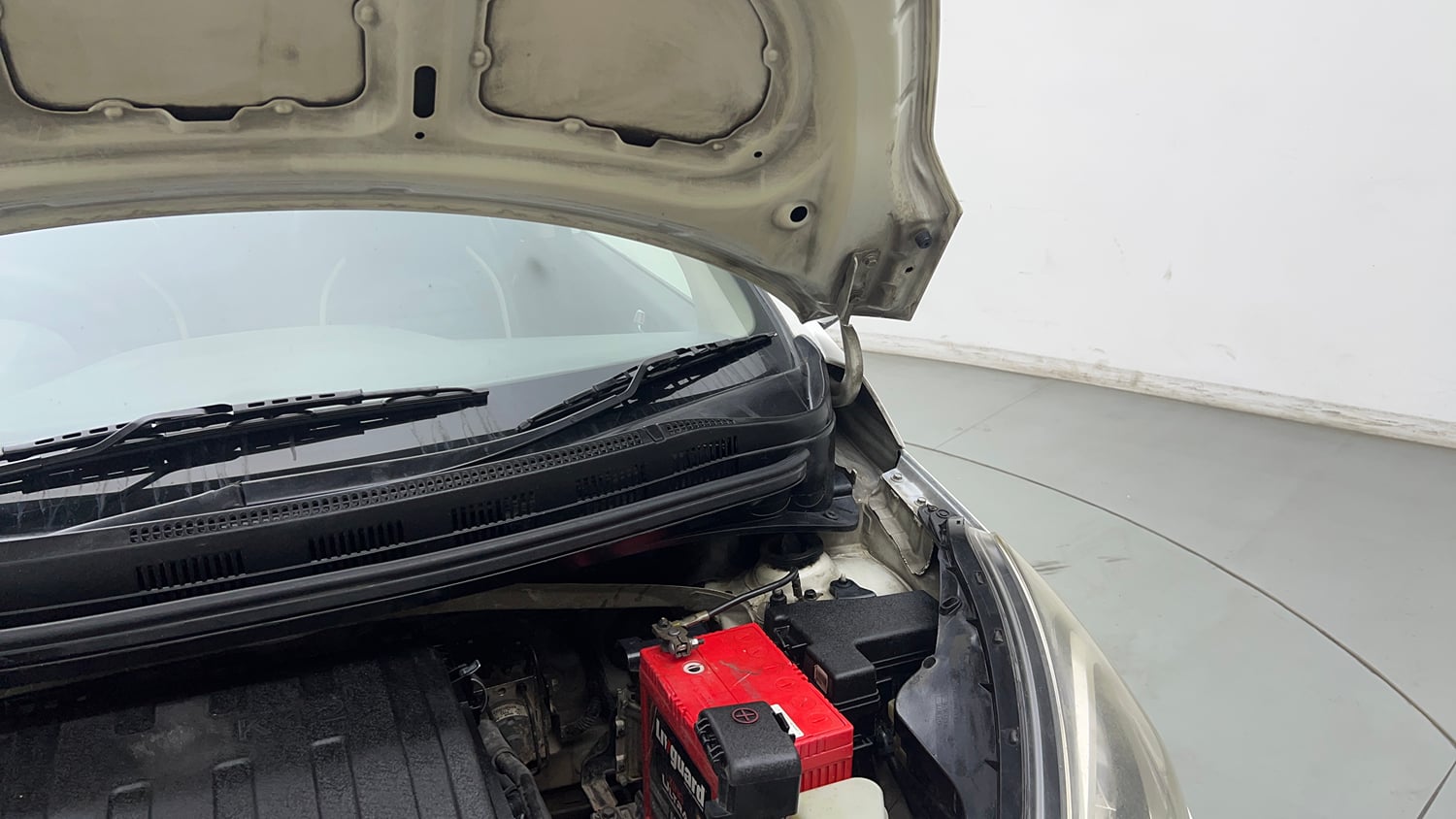 Used 2016 Hyundai Xcent S 1.2 Petrol Manual engine ENGINE LEFT SIDE HINGE & APRON VIEW