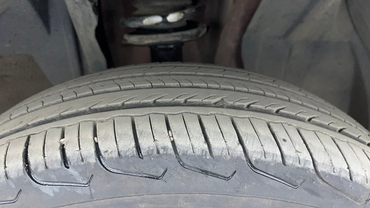 Used 2021 Renault Kiger RXZ Turbo CVT Dual Tone Petrol Automatic tyres RIGHT FRONT TYRE TREAD VIEW