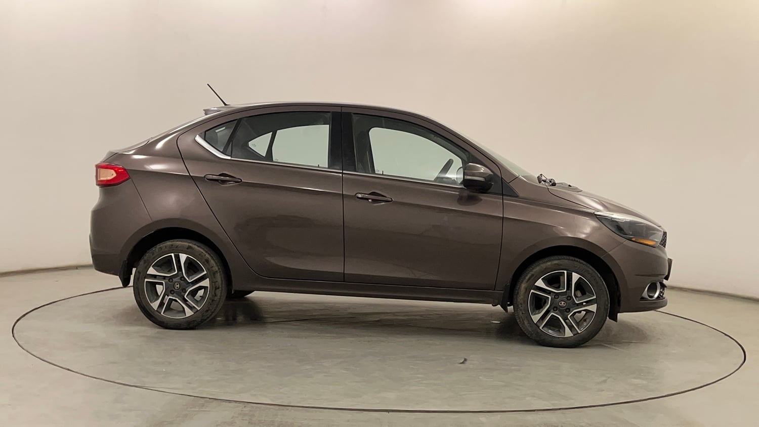 Used 2018 Tata Tigor Revotron XZA Petrol Automatic exterior RIGHT SIDE VIEW