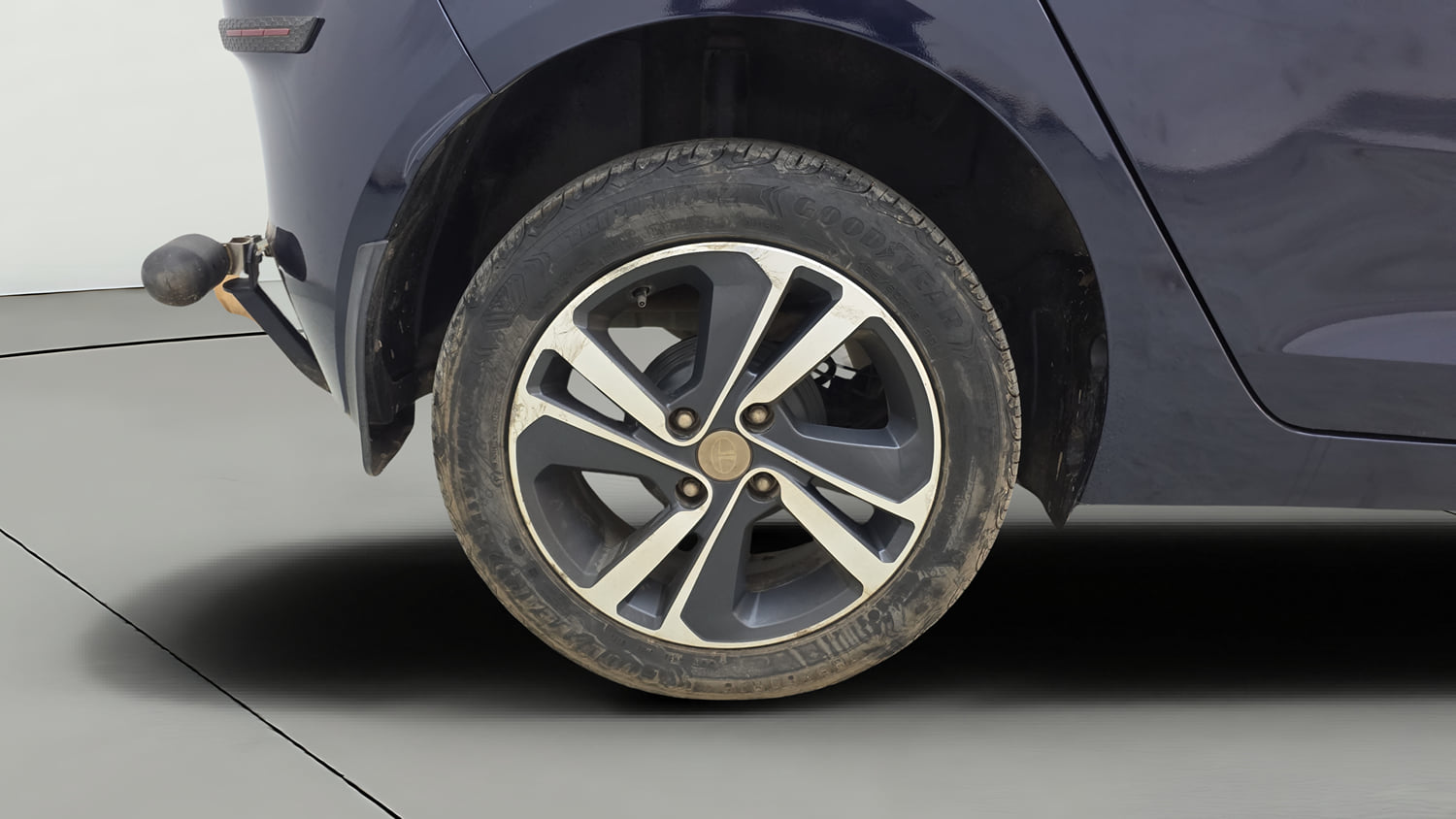 Used 2023 Tata Altroz XZ Diesel Diesel Manual tyres RIGHT REAR TYRE RIM VIEW