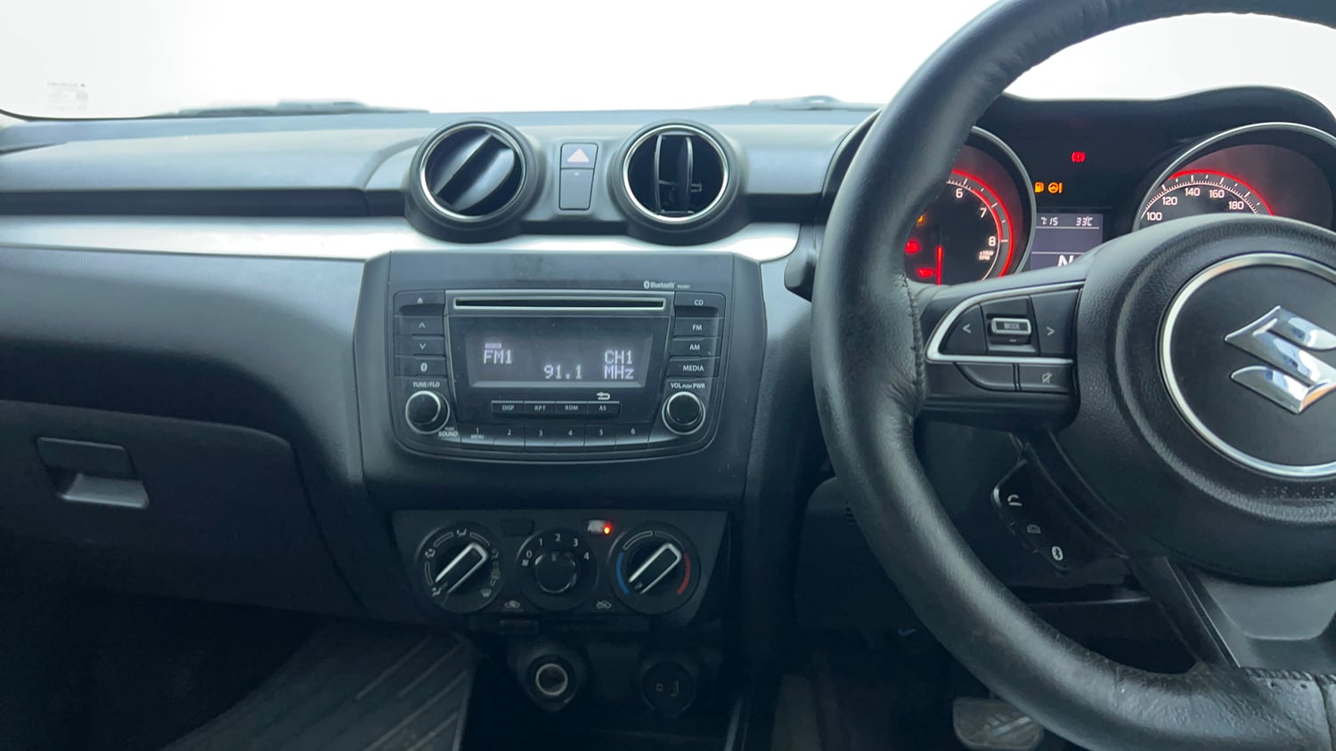 Used 2019 Maruti Suzuki Swift VXi AMT Petrol Automatic top_features Integrated (in-dash) music system