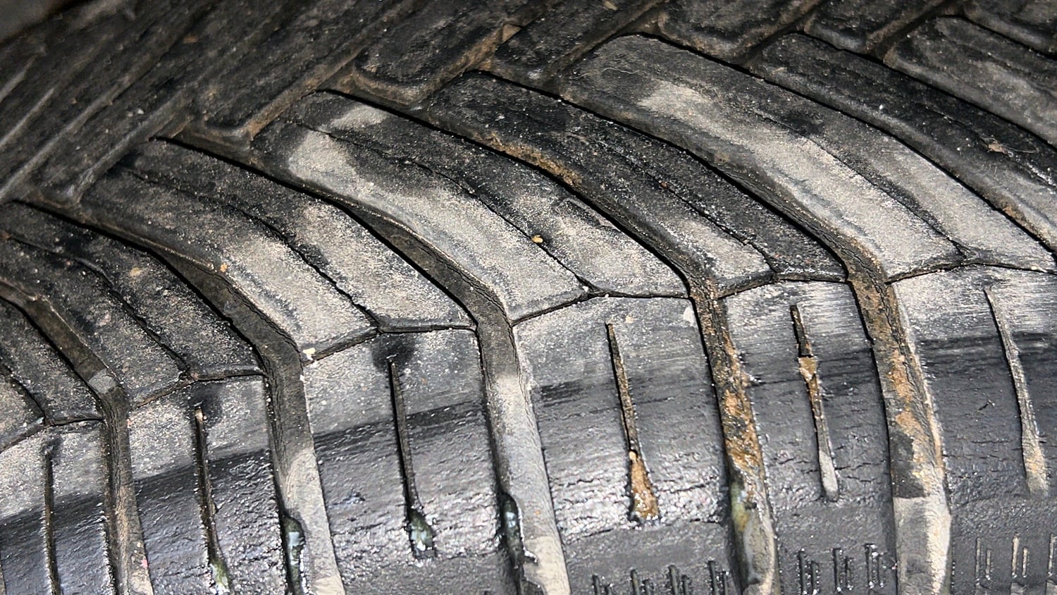 Used 2020 Renault Triber RXZ EASY-R AMT Petrol Automatic tyres LEFT REAR TYRE TREAD VIEW