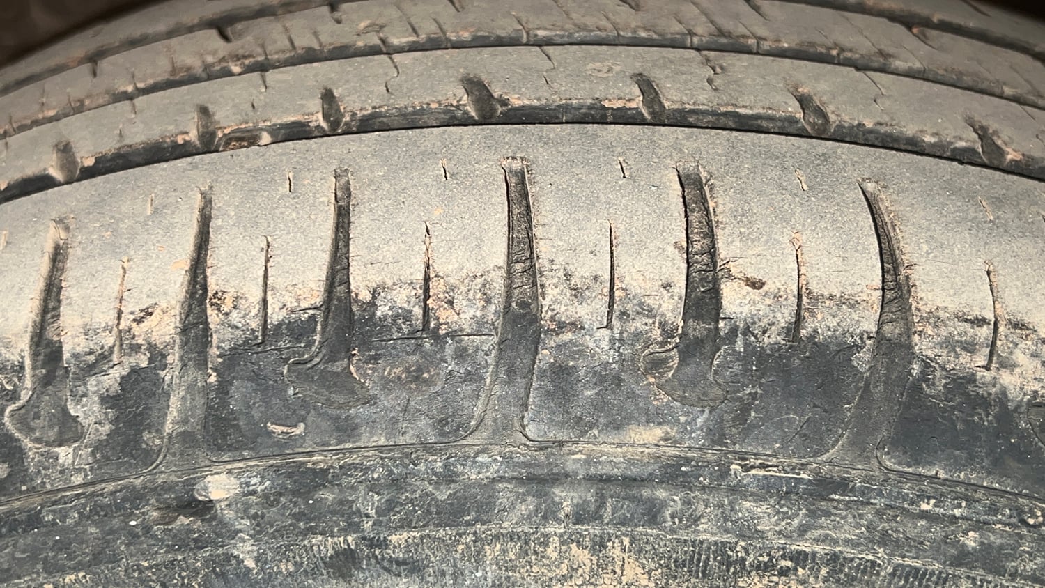 Used 2017 Hyundai Grand i10 Sportz (O) 1.2 Kappa VTVT Petrol Manual tyres RIGHT REAR TYRE TREAD VIEW