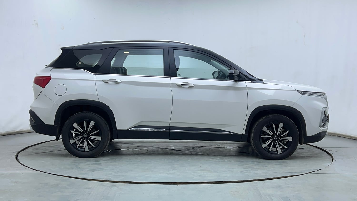 Used 2020 MG Motors Hector Sharp 2.0 Diesel Dual Tone Diesel Manual exterior RIGHT SIDE VIEW