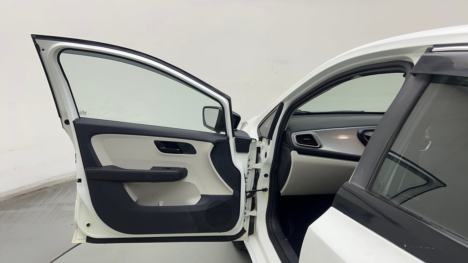 Used 2023 Tata Altroz XM (S) Petrol Petrol Manual interior LEFT FRONT DOOR OPEN VIEW