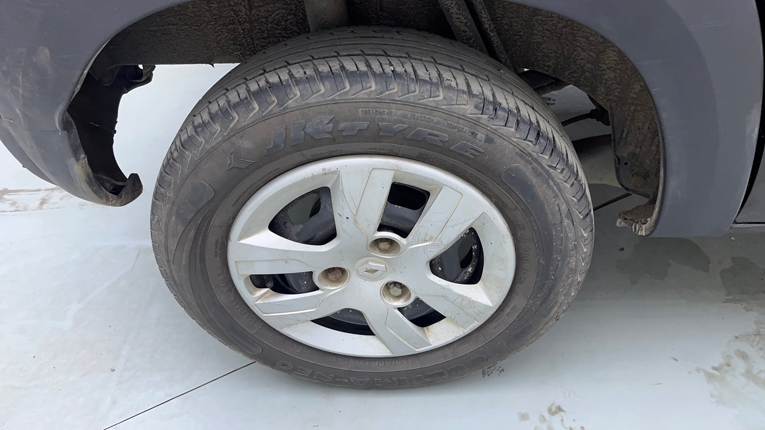 Used 2018 Renault Kwid 1.0 RXT AMT Petrol Automatic tyres RIGHT REAR TYRE RIM VIEW